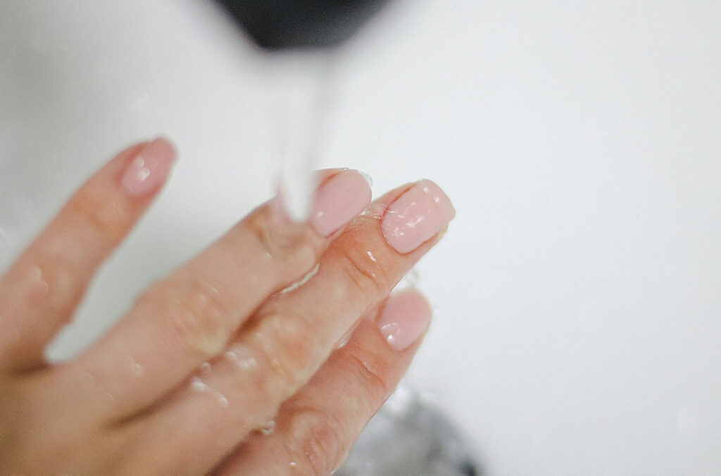 Ongle douloureux après dépose de gel : causes et solutions immédiates 1 ongle douloureux après dépose de gel