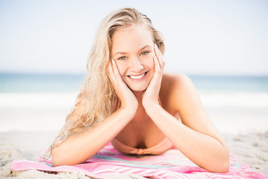 Pourquoi je ne bronze pas ? L'explication 3 femme peau blanche qui n'arrive pas à bronzer