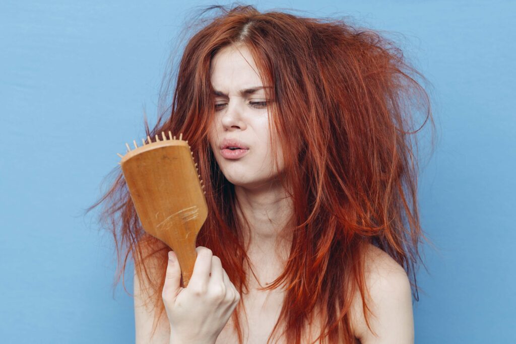 cheveux secs après permanente