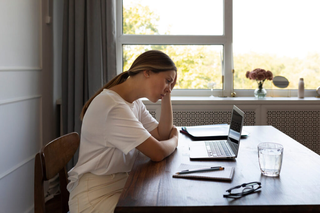 Il m'évite après m'avoir séduite : raisons et comportement à adopter 3