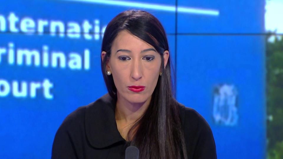 Portrait de Sabrina Medjebeur lors d'une intervention publique.