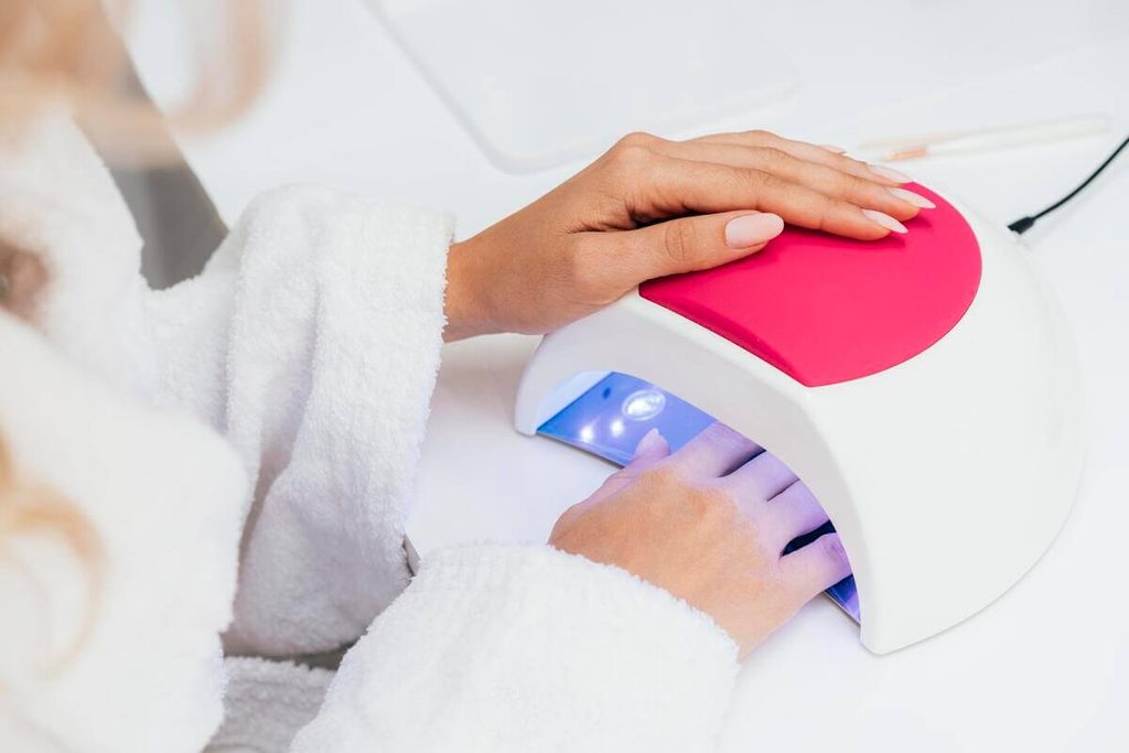 Dyshidrose et lampe UV : manucure, cloques aux doigts et solutions 4